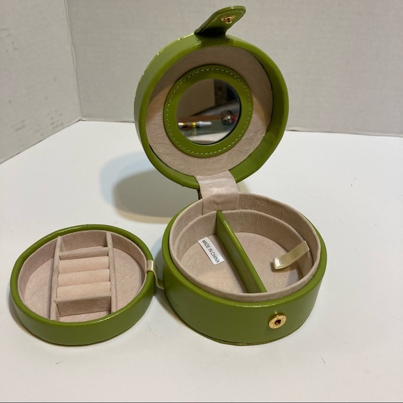 Adorable Green Small Round Jewelry Box! - Picture 3 of 10